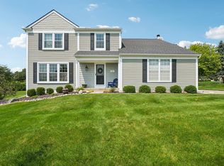 1944 Fairfield Dr, Rochester Hills, MI 48306