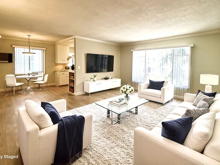 122 N Wetherly Dr #5 — Photo 1