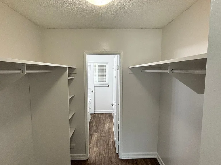 University Terrace Apartments — Photo 24
