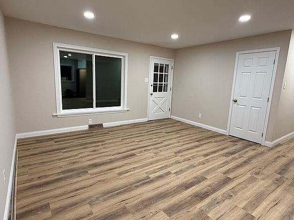 4th image of 1430 Pond Rd