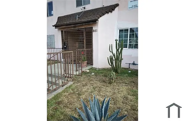 Building Photo - 861 W 42nd Pl