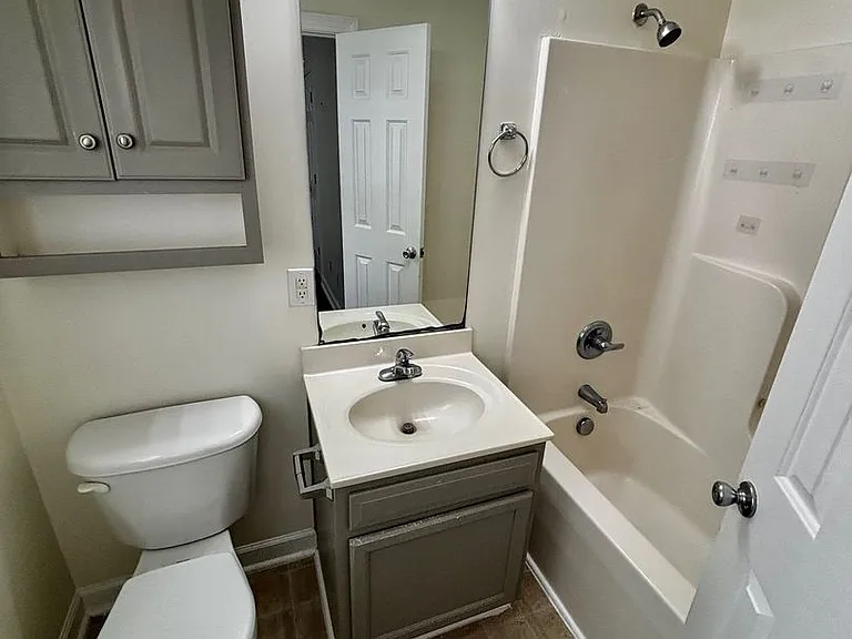207 Ashwood Dr — Photo 10