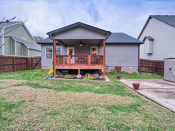 3rd image of 423 Leslie Wood Dr