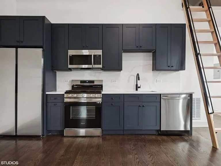 1114 W Grand Ave — Photo 5