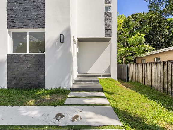 4th image of 530 NW 13th Avenue