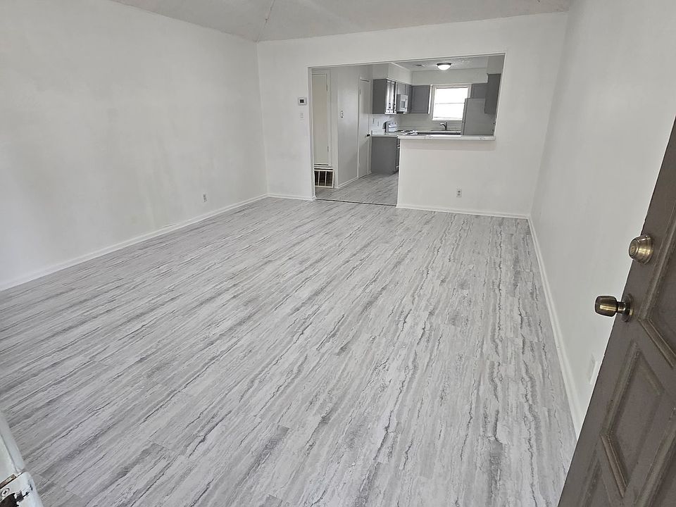1st image of 618 Chauncey Dr APT 4