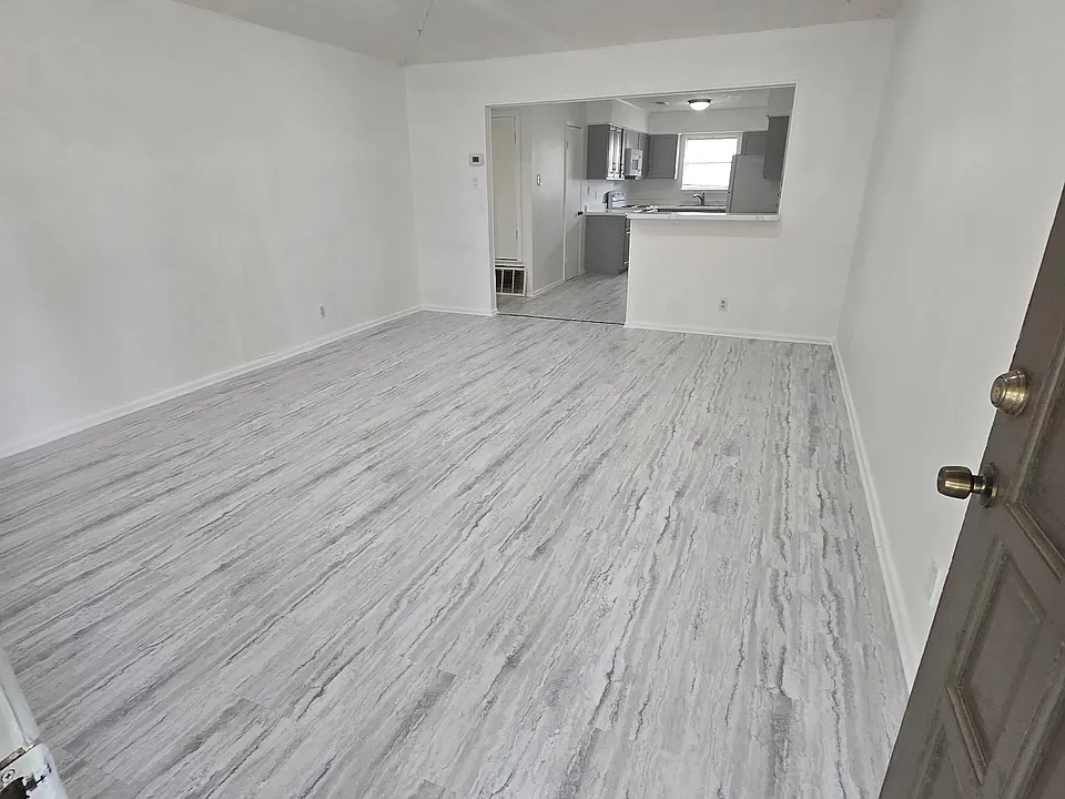 618 Chauncey Dr #4