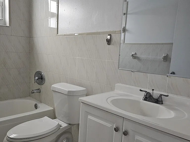 2730 SW 28th Ct — Photo 9