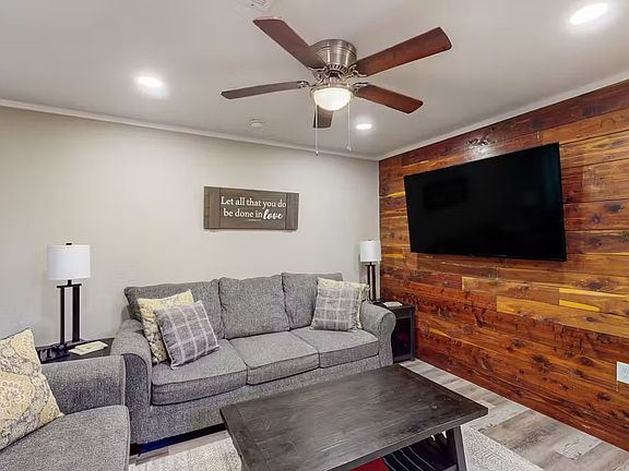 4th image of 4093 Red Oak Ln