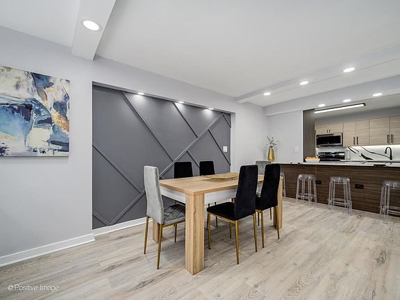 5th image of 3950 N Lake Shore Dr APT 724