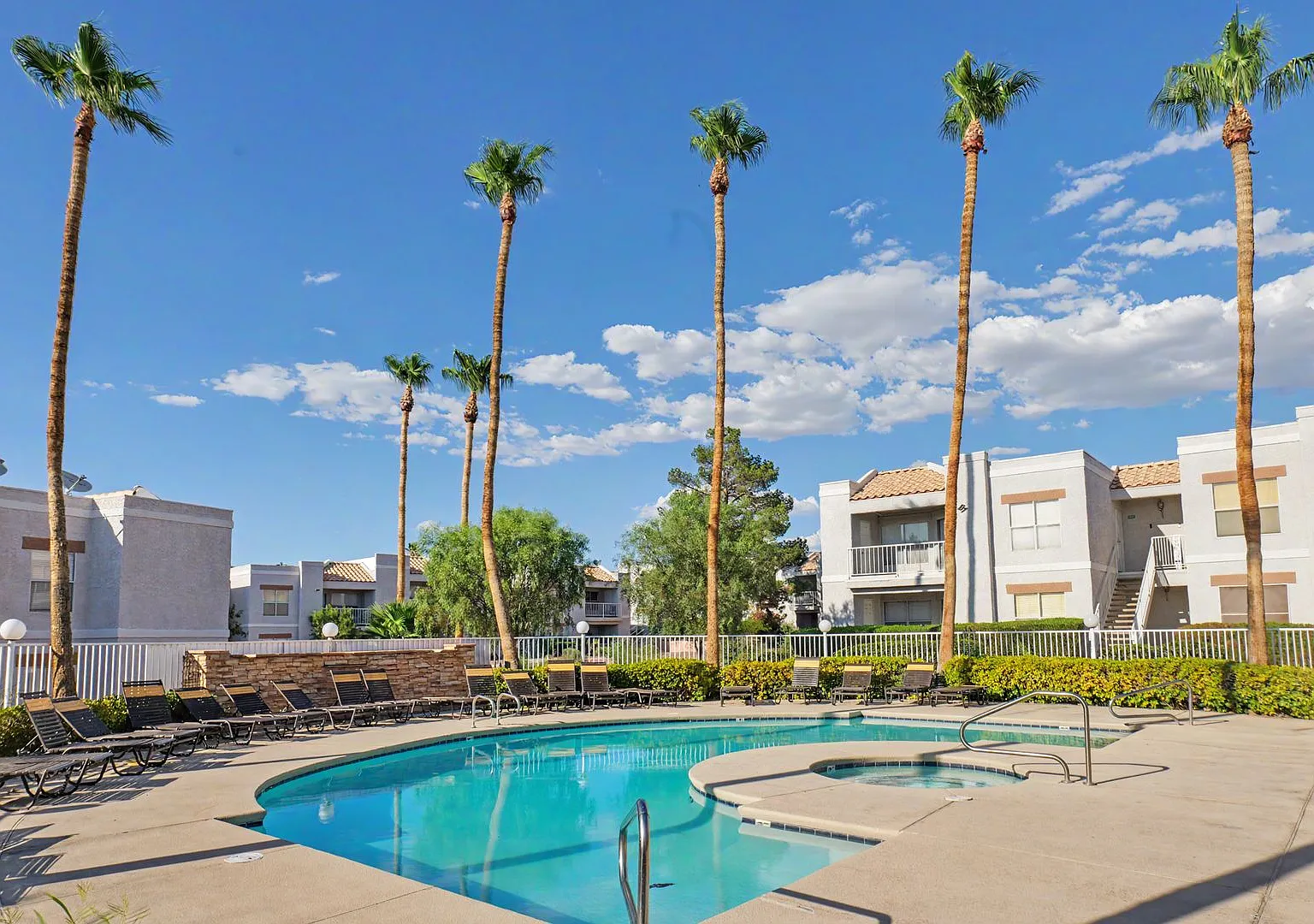 Spacious 2bed/2bath Condo * Second Floor Unit* — Photo 2