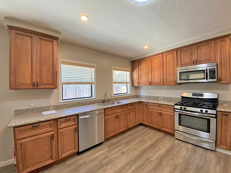 245 Chiquita Ave — Photo 4