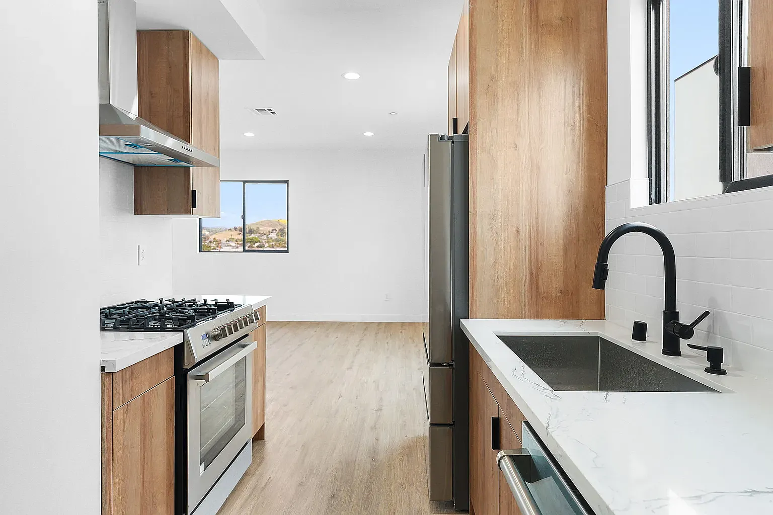 3 bed, 1284 sqft, $3,450 — Photo 4