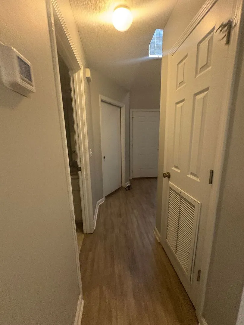Briarwood West! End Unit! — Photo 4
