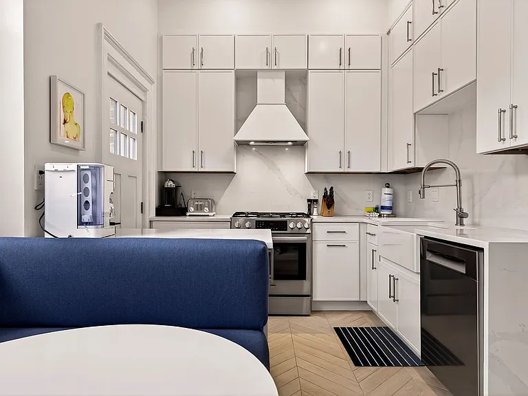 313 W Bolton St — Photo 1