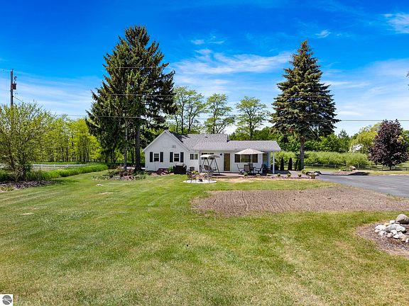4th image of 14792 Peninsula Dr