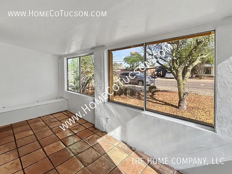 4566 E Seneca St — Photo 6