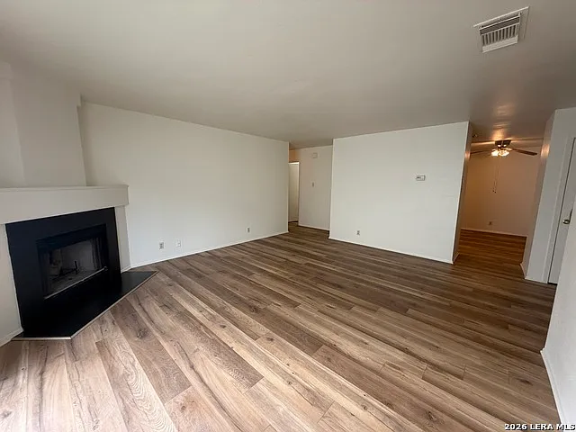 7643 Chatsworth — Photo 20