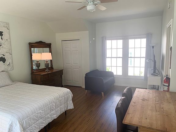 3rd image of 4654 Pleasant Ave
