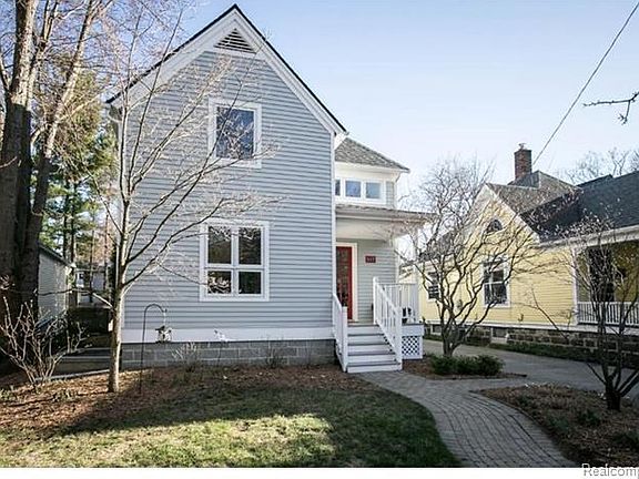 3rd image of 517 W Washington St
