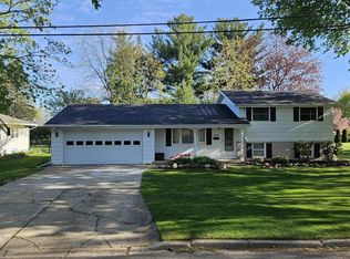 242 Sunset Rd, Columbus, WI 53925