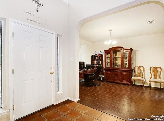 4th image of 316 Alders Gate
