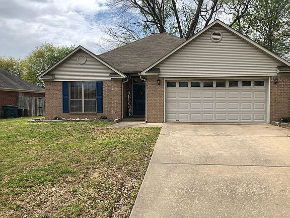 3rd image of 915 Woodard Dr