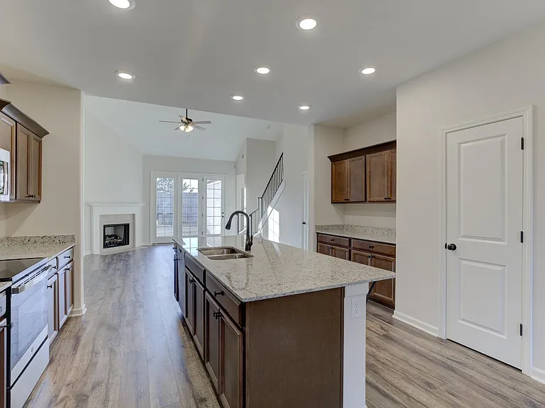 495 Maple St — Photo 9