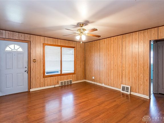3rd image of 383 Travis Dr