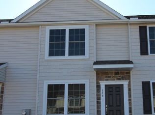 136 Cedarwood Dr, Denver, PA 17517
