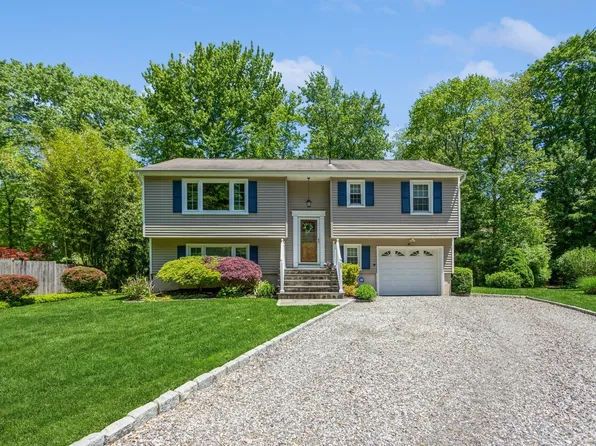 29 Deepwood Lane, Norwalk, CT 06854