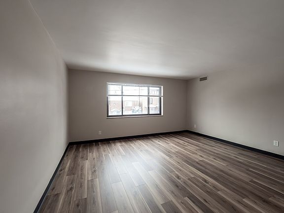 5th image of 418 Whitney Ave APT 21