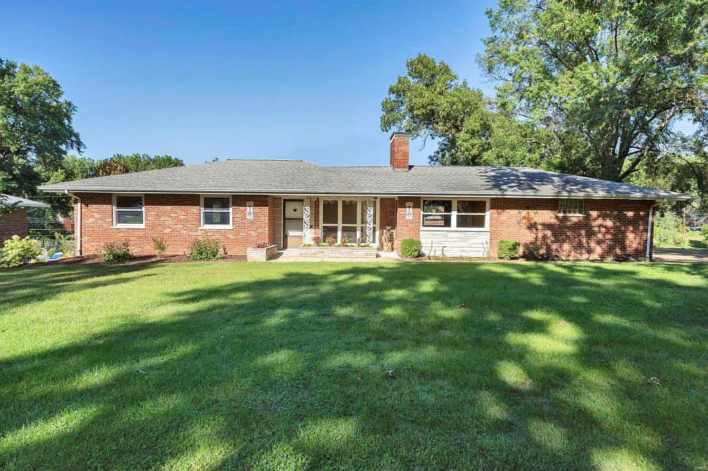 835 Brentford Dr photo 1