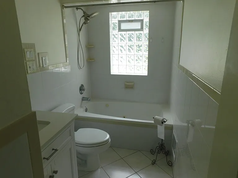 1524 Emmons Ave — Photo 7