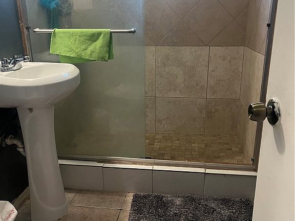 4th image of 2153 S Oertley Dr