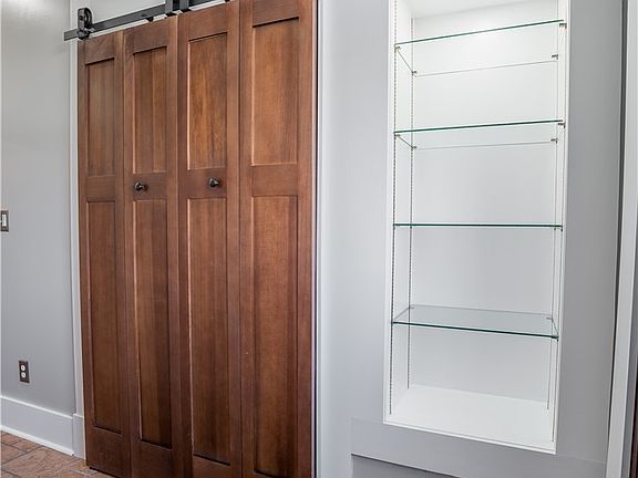 4th image of 724 Riverside Dr