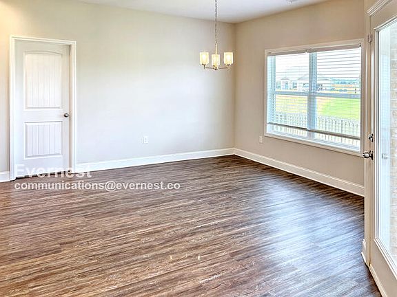 5th image of 109 Elaina Grey Ct