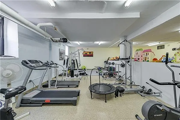 Sold by Exclusive Properties Sotheby's International Realty | media 18