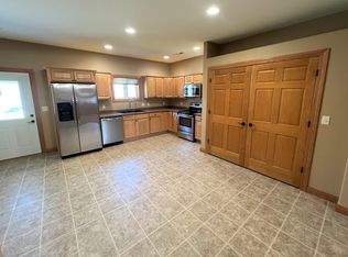 1915 10th Ave SE #4, Aberdeen, SD 57401