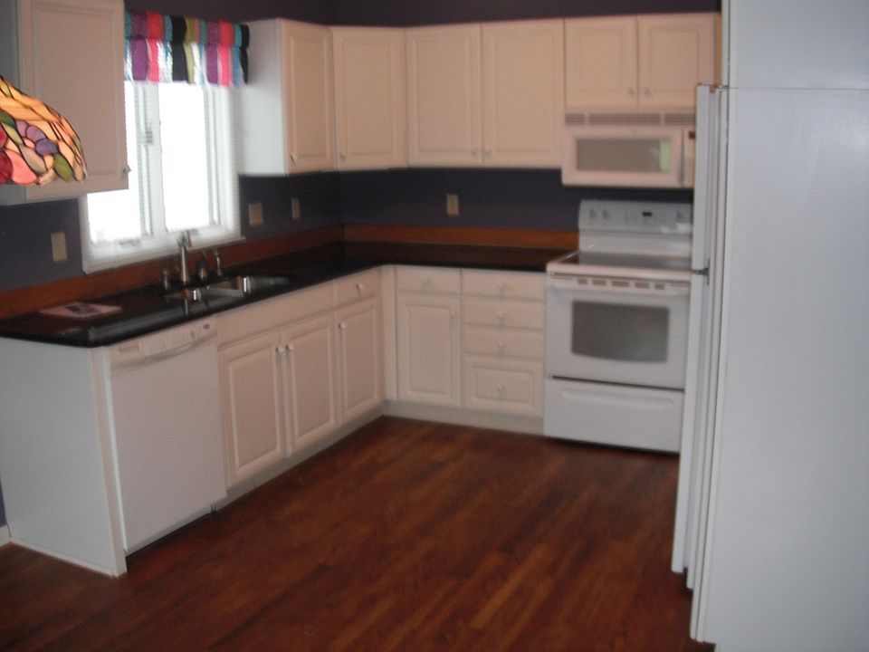 1st image of 948 Village Ct