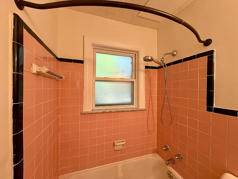 2466 Grinstead Dr — Photo 38