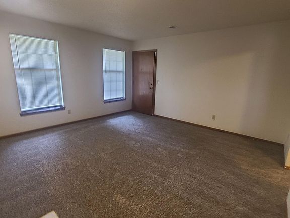 4th image of 130 NW Vesper St Unit K