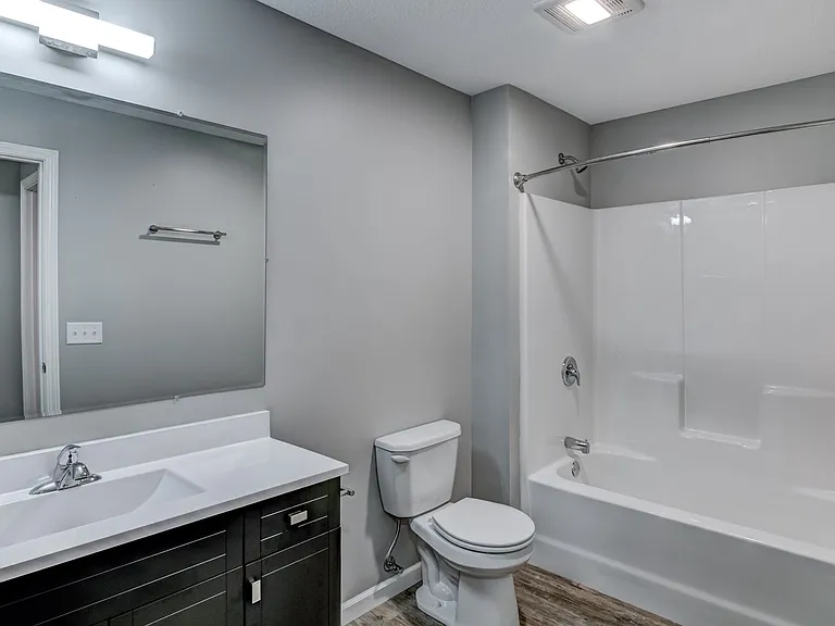 302 12th St SE — Photo 9