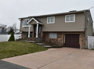10 Starfire Dr, Centereach, NY 11720
