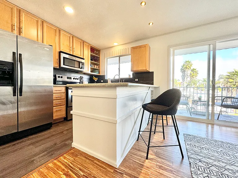 1247 Oliver Ave — Photo 11