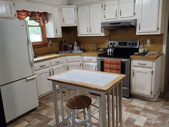 4th image of 45 Toledo St