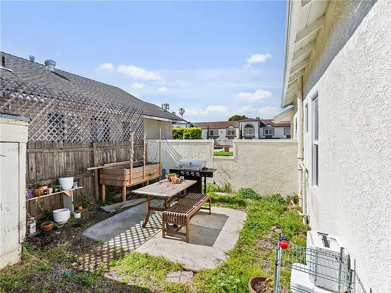 424 S Pacific Coast Hwy — Photo 15