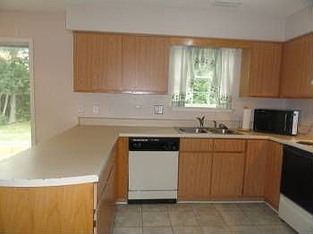 3rd image of 122 Brockwell Ave