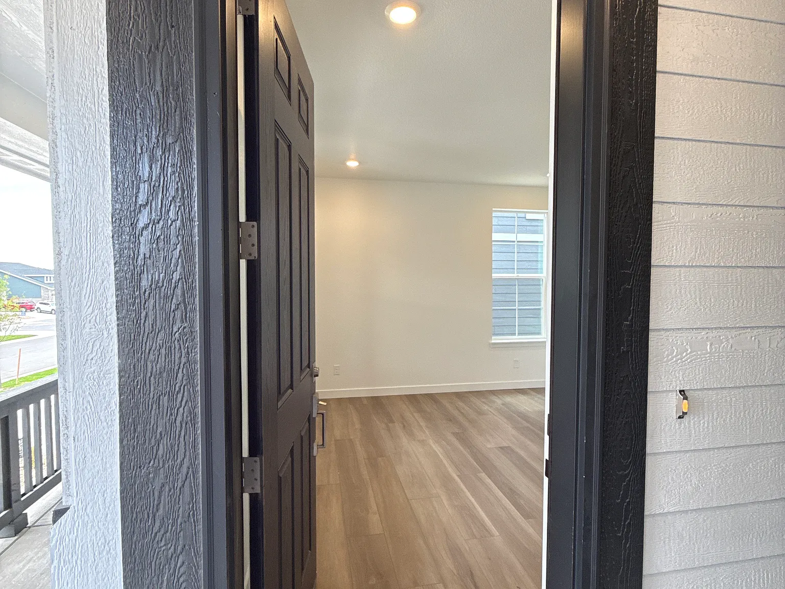 10752 Snowdon St — Photo 2