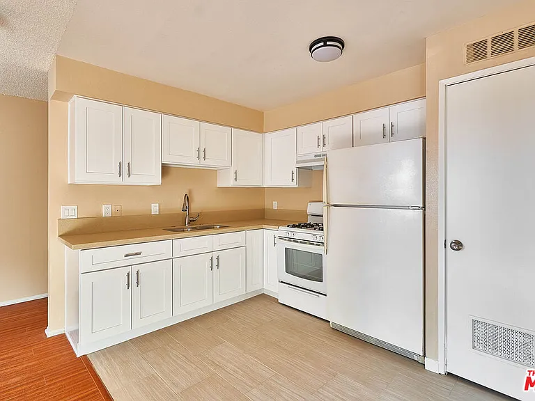 820 South St #301 — Photo 3